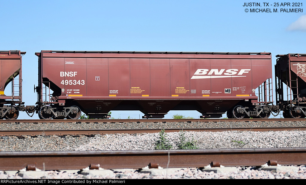 BNSF Covered Hopper 495343